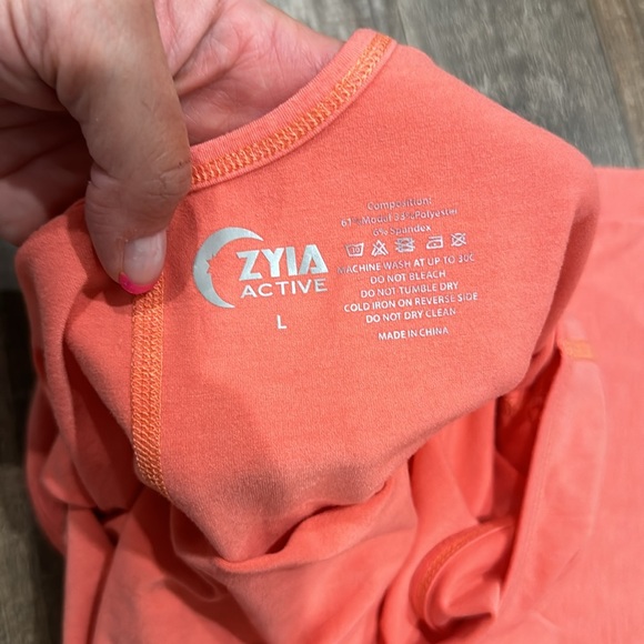 Lot of 3 women’s size L workout tanks by Ziya Activewear - Picture 9 of 9